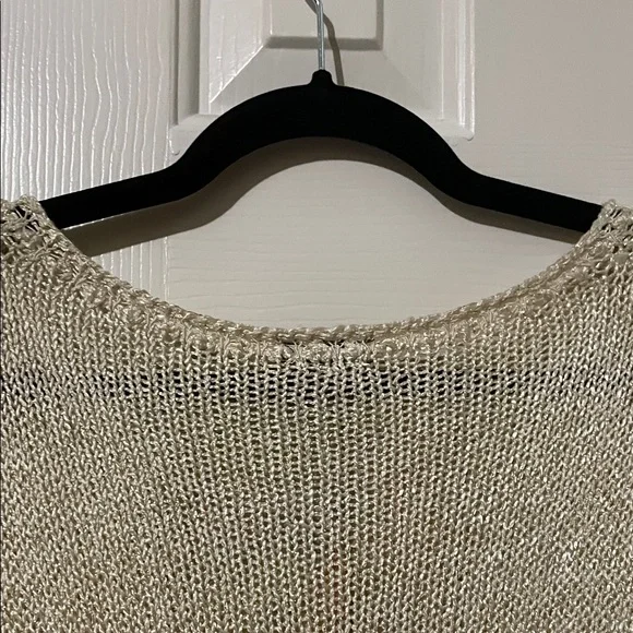 Chic Cream Cardigan with Floral Details - Picture 12 of 14